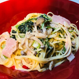 きのことほうれん草の豆乳パスタ